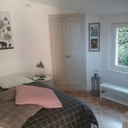 איל-סור-לה-סורג Une Chambre En Ville מראה חיצוני תמונה