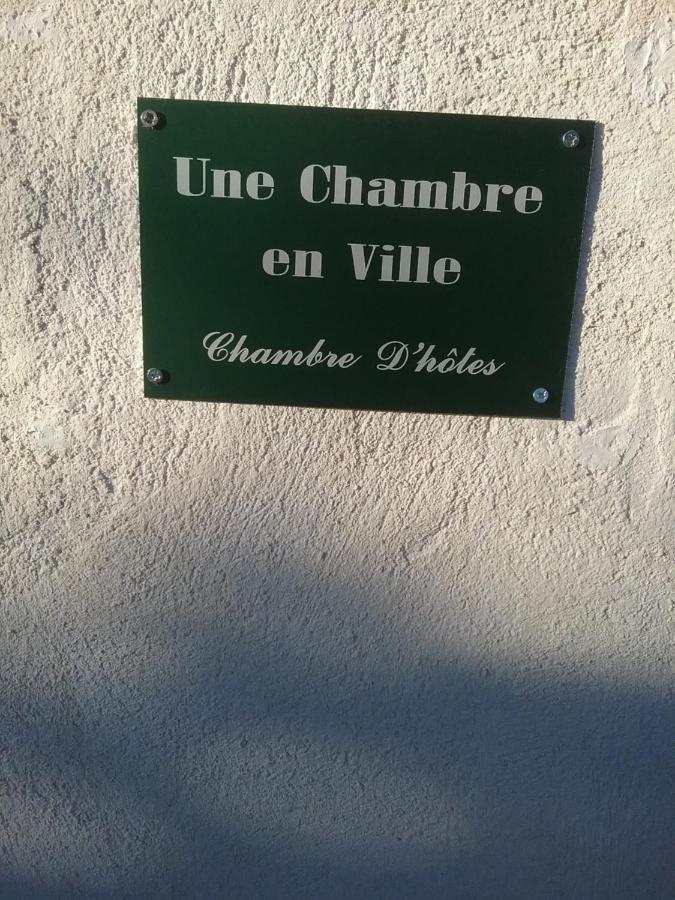 איל-סור-לה-סורג Une Chambre En Ville מראה חיצוני תמונה